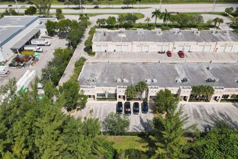 Commercial property in West Palm Beach, Florida № 1210125 - photo 2