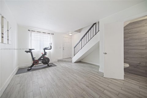 Townhouse in Miami, Florida 1 bedroom, 62.15 sq.m. № 1404200 - photo 2