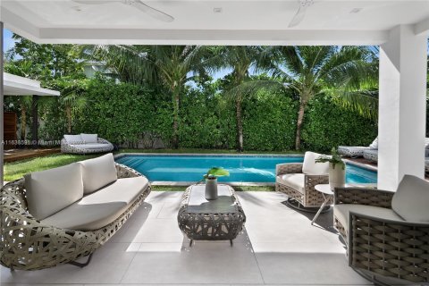 House in Miami Beach, Florida 5 bedrooms, 343.09 sq.m. № 1310669 - photo 26