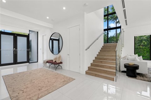 House in Miami Beach, Florida 5 bedrooms, 343.09 sq.m. № 1310669 - photo 12