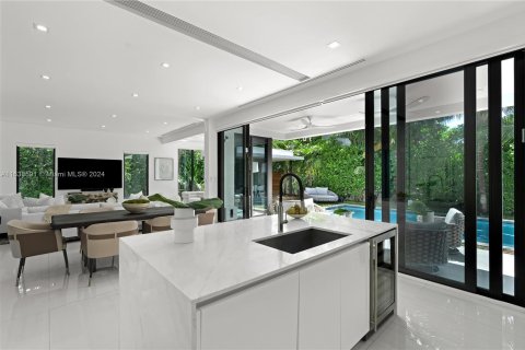 Casa en venta en Miami Beach, Florida, 5 dormitorios, 343.09 m2 № 1310669 - foto 7