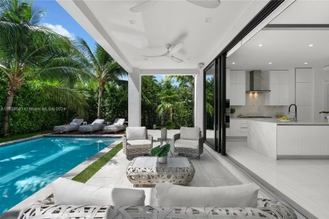 House in Miami Beach, Florida 5 bedrooms, 343.09 sq.m. № 1310669 - photo 3