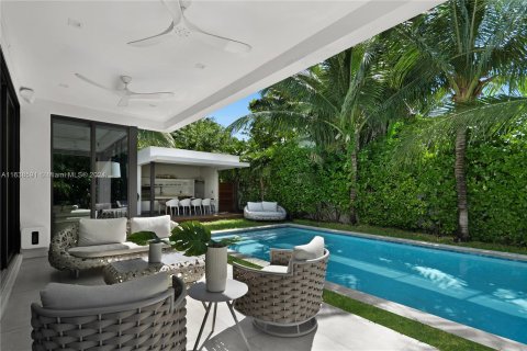 House in Miami Beach, Florida 5 bedrooms, 343.09 sq.m. № 1310669 - photo 27