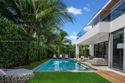 House in Miami Beach, Florida 5 bedrooms, 343.09 sq.m. № 1310669 - photo 28