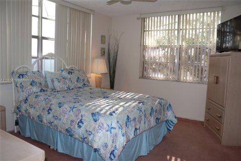Condo in Margate, Florida, 2 bedrooms  № 1078100 - photo 15