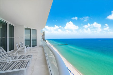 Condo in Sunny Isles Beach, Florida, 4 bedrooms  № 780422 - photo 2