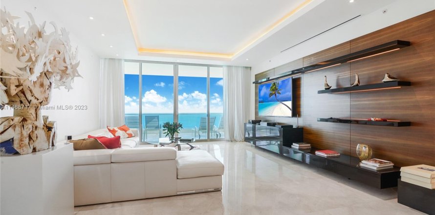 Condo in Sunny Isles Beach, Florida, 4 bedrooms  № 780422