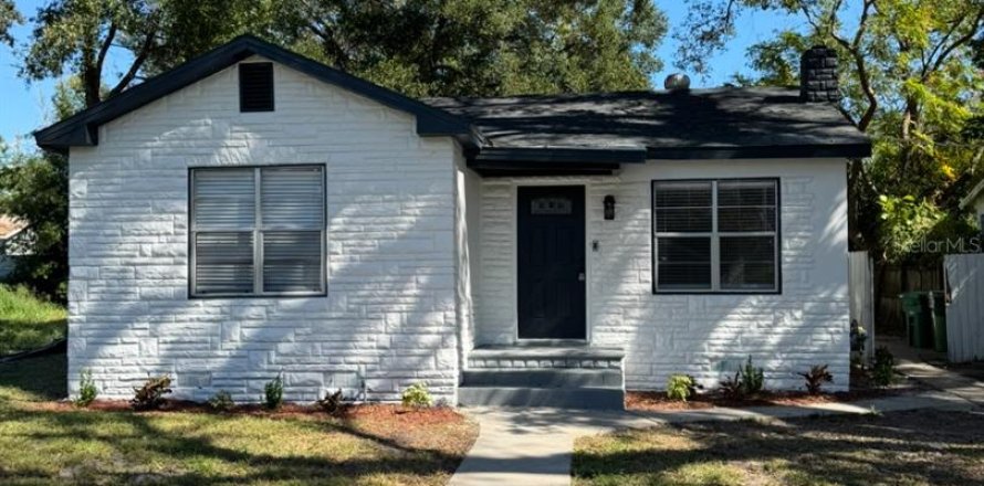 House in Tampa, Florida 3 bedrooms, 86.96 sq.m. № 1414608