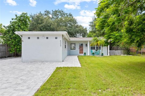 House in Tampa, Florida 4 bedrooms, 121.89 sq.m. № 1369832 - photo 3