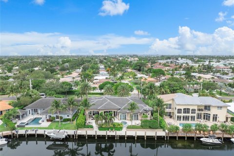 House in Lighthouse Point, Florida 4 bedrooms, 329.62 sq.m. № 1182577 - photo 4