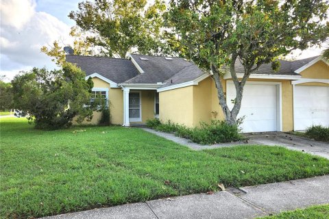 House in New Port Richey, Florida 2 bedrooms, 94.85 sq.m. № 1385390 - photo 1