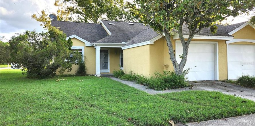 House in New Port Richey, Florida 2 bedrooms, 94.85 sq.m. № 1385390