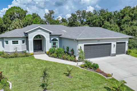 Villa ou maison à vendre à North Port, Floride: 3 chambres, 183.95 m2 № 1385392 - photo 1