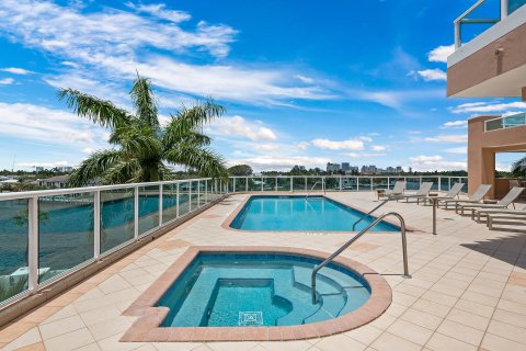 Condo in Fort Lauderdale, Florida, 3 bedrooms  № 1081428 - photo 1