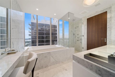 Condominio en venta en Bal Harbour, Florida, 3 dormitorios, 278.99 m2 № 1419837 - foto 26