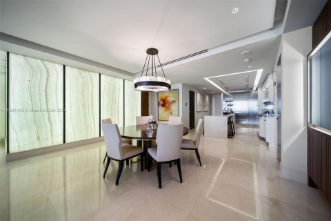 Condominio en venta en Bal Harbour, Florida, 3 dormitorios, 278.99 m2 № 1419837 - foto 12