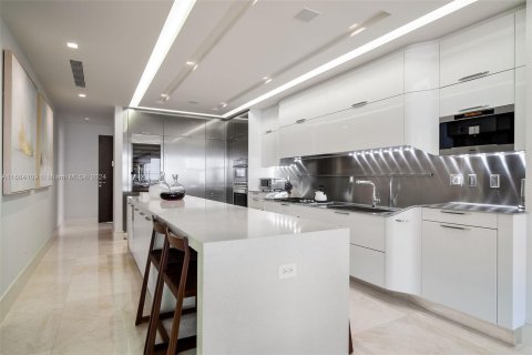 Condominio en venta en Bal Harbour, Florida, 3 dormitorios, 278.99 m2 № 1419837 - foto 19