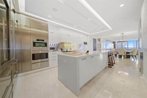 Condominio en venta en Bal Harbour, Florida, 3 dormitorios, 278.99 m2 № 1419837 - foto 17