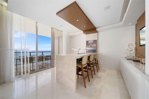 Condominio en venta en Bal Harbour, Florida, 3 dormitorios, 278.99 m2 № 1419837 - foto 14