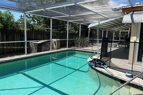Villa ou maison à vendre à North Miami Beach, Floride: 3 chambres, 194.35 m2 № 511567 - photo 4