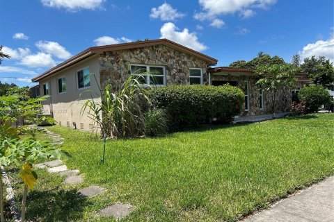 Villa ou maison à vendre à North Miami Beach, Floride: 3 chambres, 194.35 m2 № 511567 - photo 2