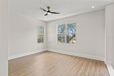 Casa en venta en Tampa, Florida, 5 dormitorios, 336.86 m2 № 1315141 - foto 19