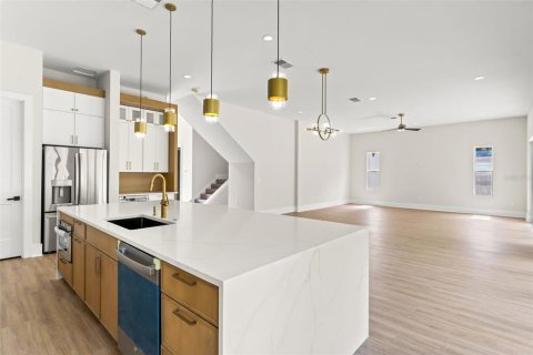 Casa en venta en Tampa, Florida, 5 dormitorios, 336.86 m2 № 1315141 - foto 10