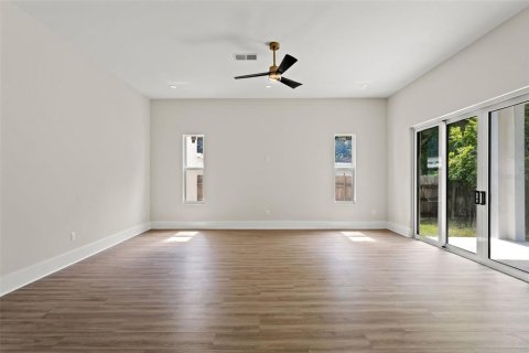 Casa en venta en Tampa, Florida, 5 dormitorios, 336.86 m2 № 1315141 - foto 13