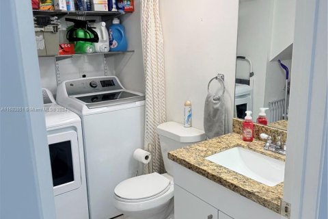 Townhouse in Miami, Florida 2 bedrooms, 120.96 sq.m. № 1421637 - photo 29