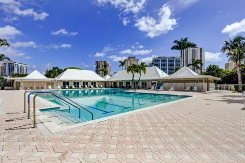 Condo in Riviera Beach, Florida, 3 bedrooms  № 1228553 - photo 2