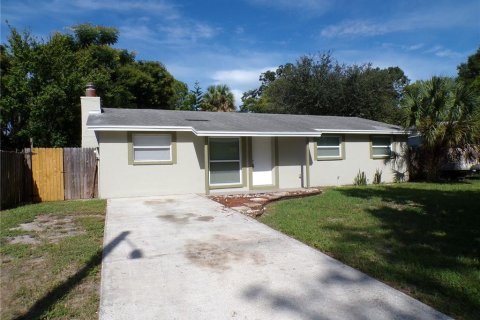 House in Tampa, Florida 3 bedrooms, 106.84 sq.m. № 1354236 - photo 1