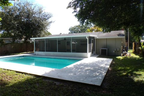 House in Tampa, Florida 3 bedrooms, 106.84 sq.m. № 1354236 - photo 2