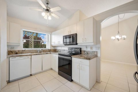 Townhouse in Delray Beach, Florida 3 bedrooms, 136.19 sq.m. № 913852 - photo 21