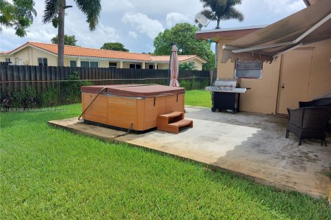 Casa en venta en Pembroke Pines, Florida, 3 dormitorios, 157.93 m2 № 1310795 - foto 9