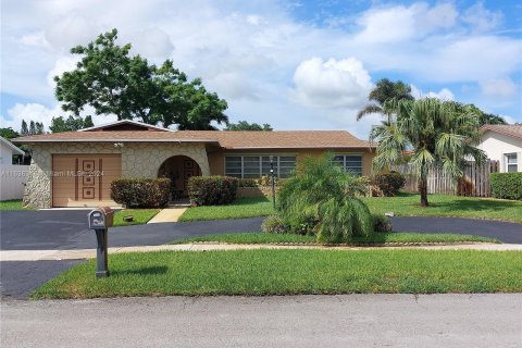 Casa en venta en Pembroke Pines, Florida, 3 dormitorios, 157.93 m2 № 1310795 - foto 2