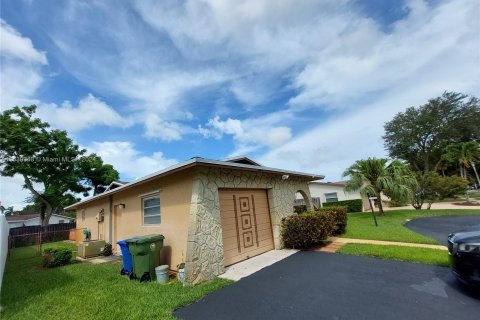 Casa en venta en Pembroke Pines, Florida, 3 dormitorios, 157.93 m2 № 1310795 - foto 10