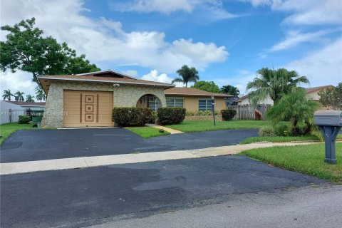 Casa en venta en Pembroke Pines, Florida, 3 dormitorios, 157.93 m2 № 1310795 - foto 3