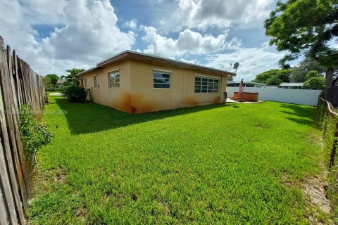 Casa en venta en Pembroke Pines, Florida, 3 dormitorios, 157.93 m2 № 1310795 - foto 6