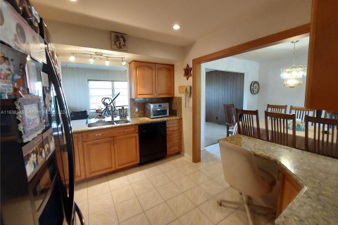 Casa en venta en Pembroke Pines, Florida, 3 dormitorios, 157.93 m2 № 1310795 - foto 16