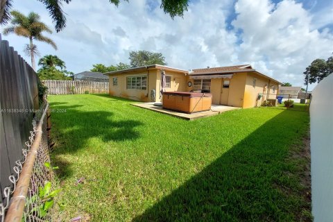 Casa en venta en Pembroke Pines, Florida, 3 dormitorios, 157.93 m2 № 1310795 - foto 7