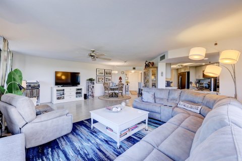 Condo in Hutchinson Island South, Florida, 3 bedrooms  № 991881 - photo 3