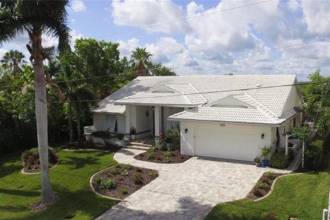 Villa ou maison à vendre à Punta Gorda, Floride: 3 chambres, 176.89 m2 № 1286242 - photo 2