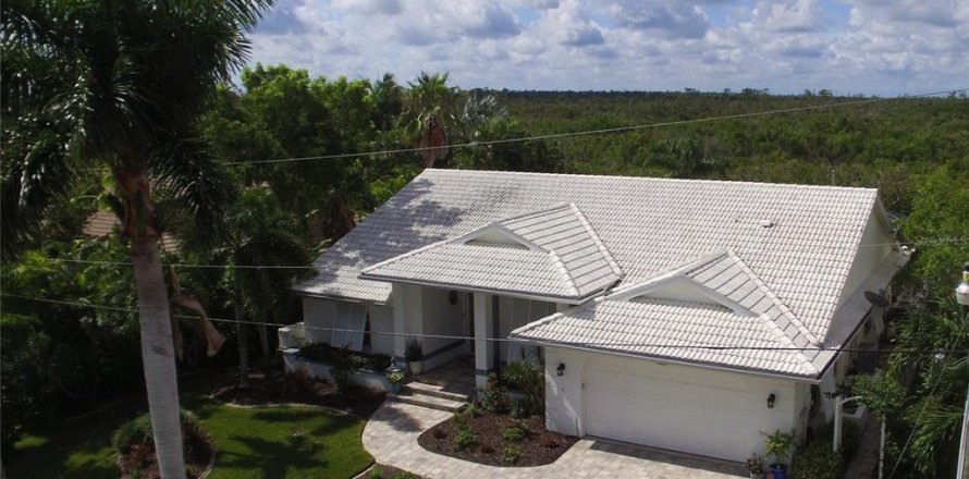 House in Punta Gorda, Florida 3 bedrooms, 176.89 sq.m. № 1286242