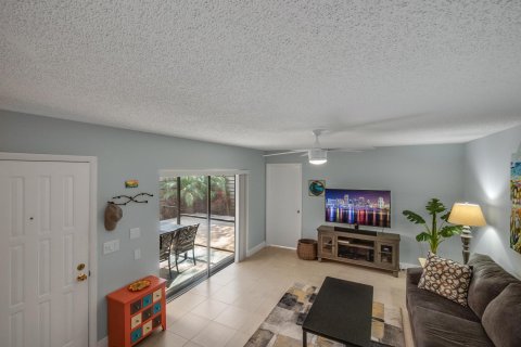 Townhouse in Palm Beach Gardens, Florida 3 bedrooms, 138.24 sq.m. № 1170963 - photo 13