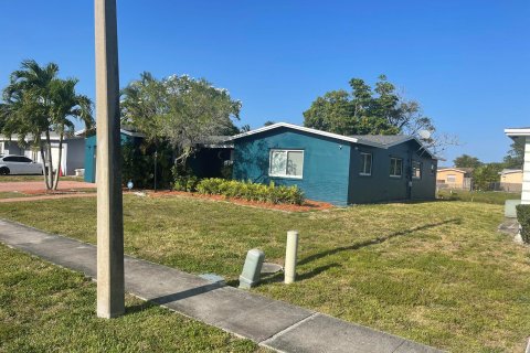 Villa ou maison à vendre à North Lauderdale, Floride: 4 chambres, 174.38 m2 № 1170983 - photo 2