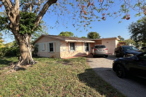 Villa ou maison à vendre à Margate, Floride: 4 chambres, 159.61 m2 № 1207772 - photo 2