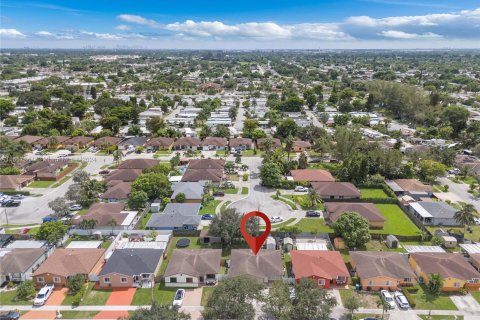 Villa ou maison à vendre à Miami Gardens, Floride: 4 chambres, 137.96 m2 № 1358705 - photo 17