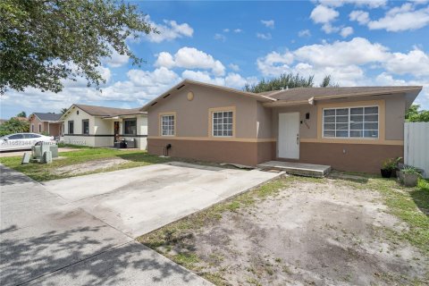 Villa ou maison à vendre à Miami Gardens, Floride: 4 chambres, 137.96 m2 № 1358705 - photo 19