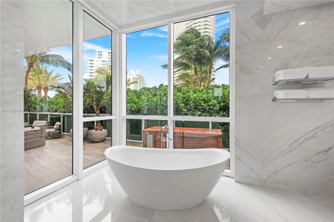 Copropriété à vendre à Miami Beach, Floride: 2 chambres, 179.58 m2 № 1358788 - photo 20