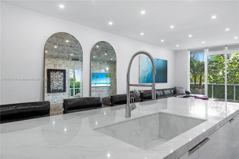 Copropriété à vendre à Miami Beach, Floride: 2 chambres, 179.58 m2 № 1358788 - photo 8